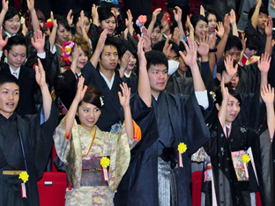 華やか各地で成人式