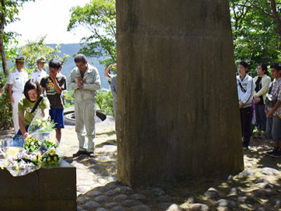 くれないの塔で慰霊式