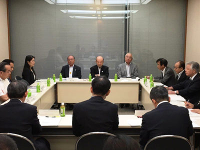 東京で出身者と意見交換