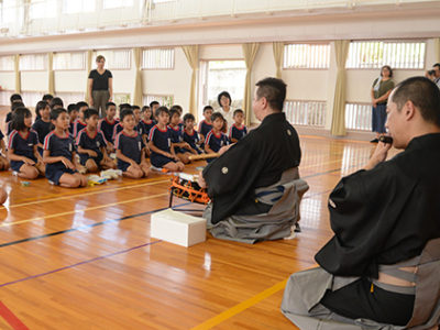 和泊町内城小　能楽ワークショップ