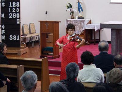 来島ミニコンサートで魅了