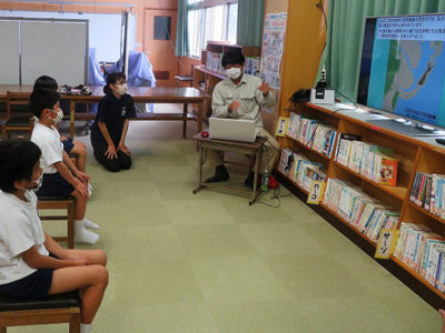 佐仁小で環境学習会