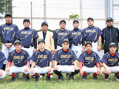 知名町セントラルスポーツ　ユニフォーム贈る