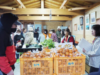 「大川市場」にぎわう