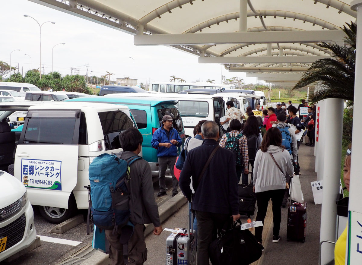 奄美空港　送迎車両の駐車スペース確保
