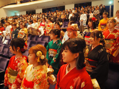 群島内各地で２０歳の集い