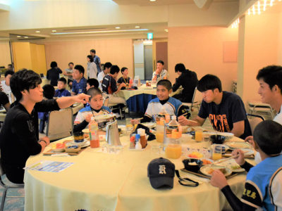 野球少年　ＤｅＮＡ選手と食事交流会