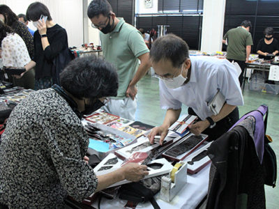 大島支庁で大島紬の研修会・販売会