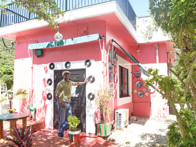 ポルトガル出身男性がカフェオープン