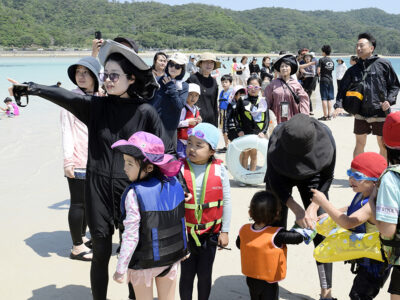 幻の浜で絶景堪能や海遊び