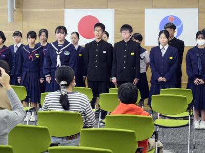 奄美市　派遣中学生が報告会