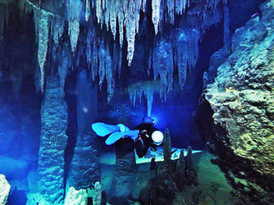 日本最大級〝水中鍾乳洞〟