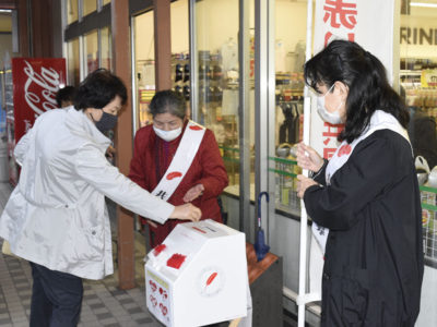 赤い羽根街頭募金始まる