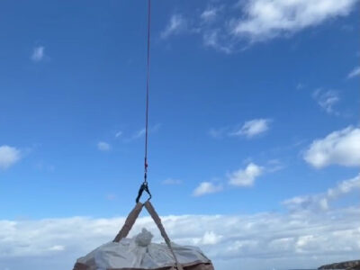 島の海岸をきれいに