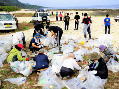 「金見海岸清掃会」に２３０人