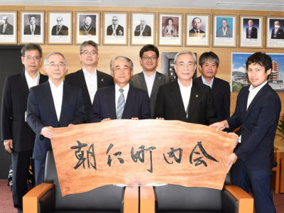 朝仁千年松〝生まれ変わる〟