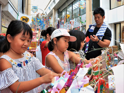 商店街に七夕飾り