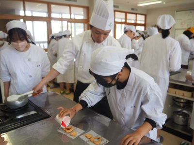 奄美高校３年生対象に「カフェ・スイーツ講座」開講