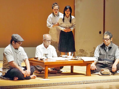 迫害と廃校の裏面史描く