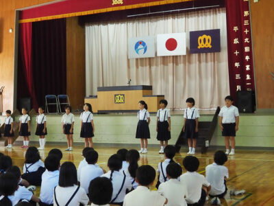 小中学校で１学期終業式